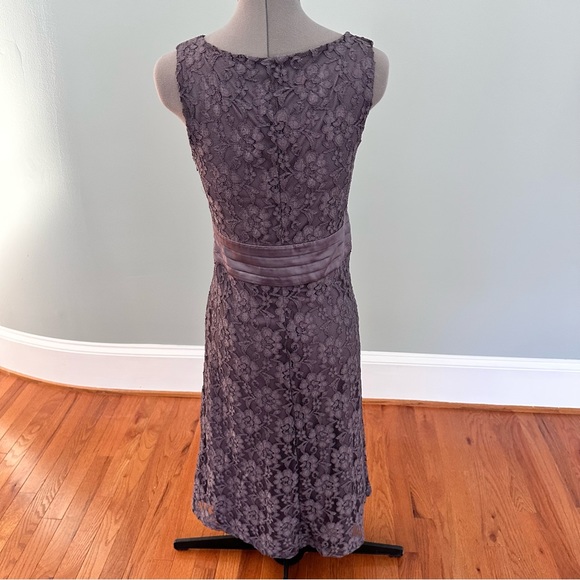 Isaac Mizrahi gray lace midi V neck dress in size small - Picture 6 of 9